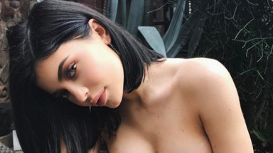 Kylie Jenner znowu kusi biustem. Seksowna czy już wulgarna?