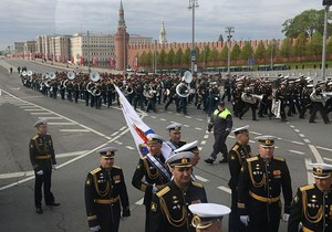 Ruski vojnici okupljeni tokom parade povodom Dana pobede | Foto: Getty Images