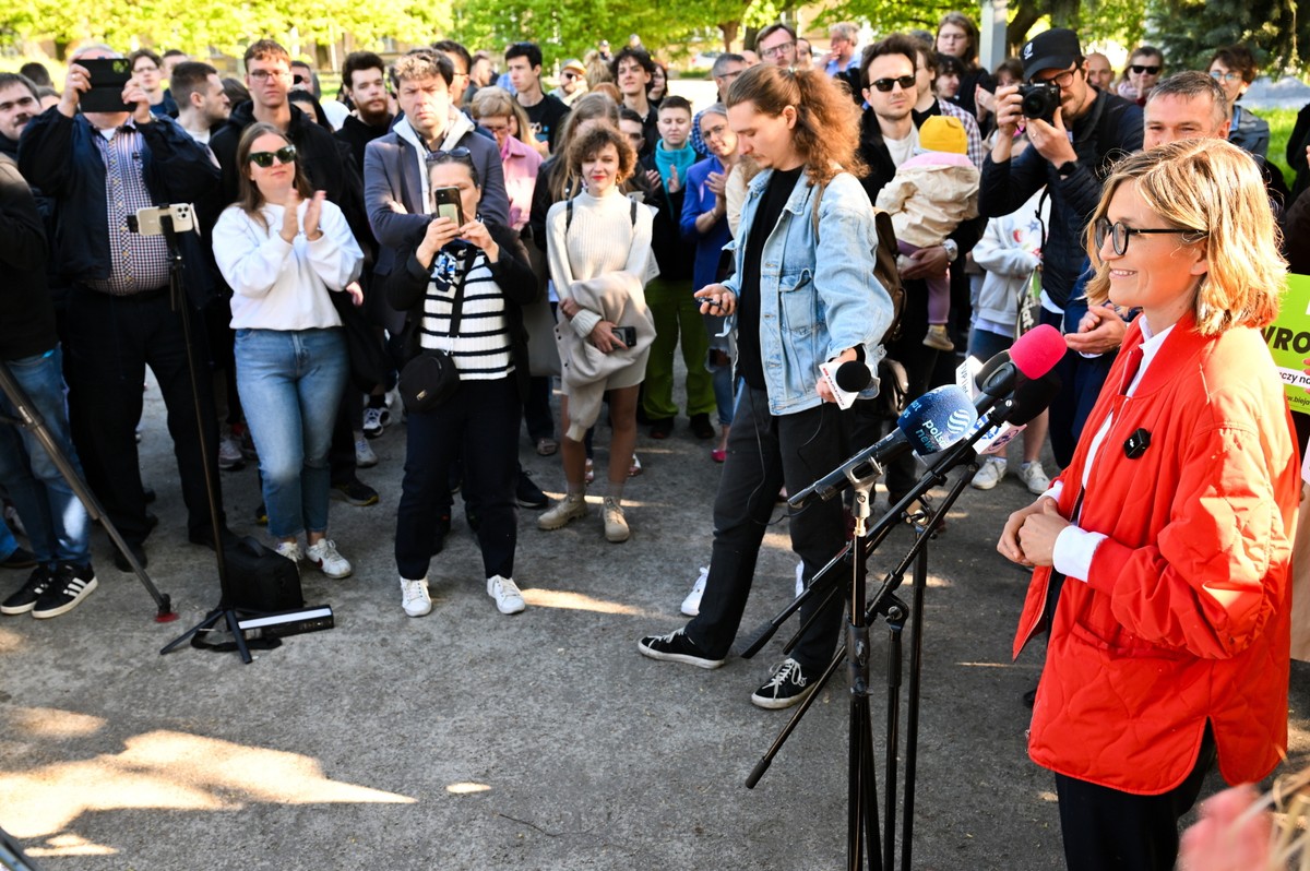 Magdalena Biejat podczas spotkania z wyborcami