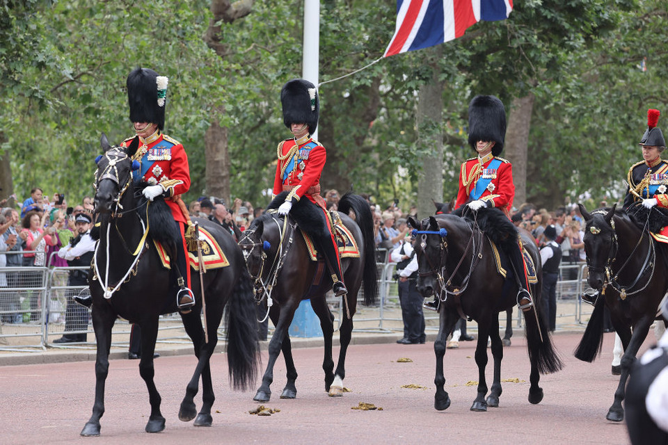 Trooping the Colour: król Karol i książę William 