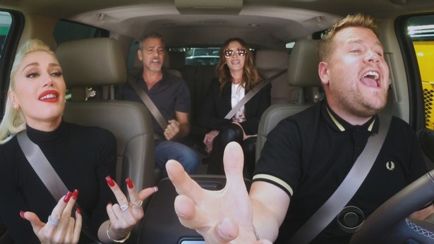 George Clooney i Julia Roberts śpiewają z Gwen Stefani. Takiego składu w "Carpool Karaoke" jeszcze nie było [WIDEO]