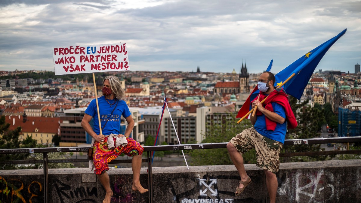 Protest mieszkańców Pragi przeciwko chaotycznej reakcji rządu na pandemię koronawirusa, 29 kwietnia 2020 r. 