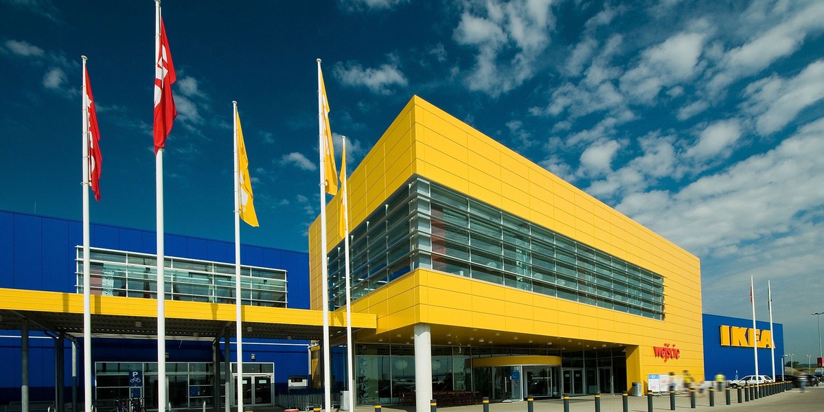 Krakowska IKEA wprowadza warunki, które ułatwią osobom ze spektrum autyzmu zrobienie zakupów we wtorki. Sklep zorganizował również szkolenia dla pracowników, by uwrażliwić ich na problemy osób nadwrażliwych sensorycznie.