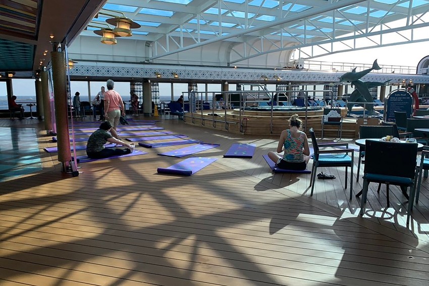 Putnici iznalaze načine kako da ubiju vreme na brodu