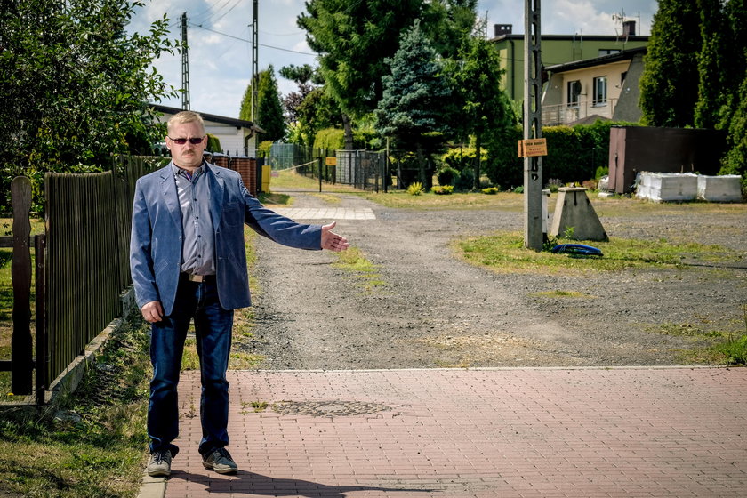 Jesteśmy uwięzieni. Sąsiad odciął nam drogę!