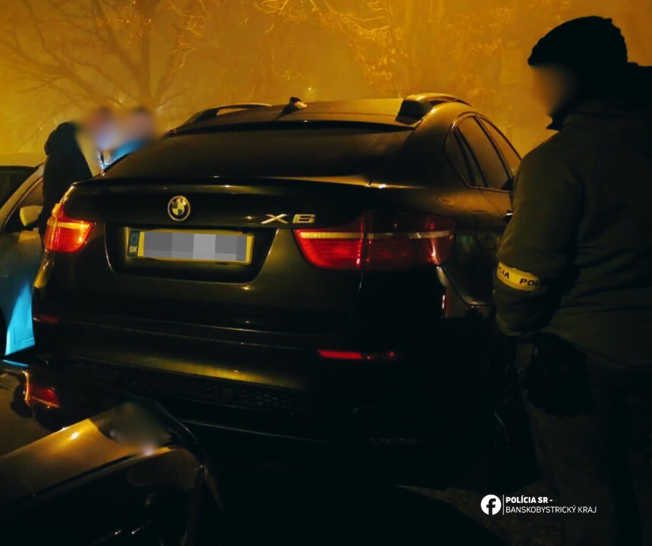 Banskobystrickí policajti zadržali zlodejov. 