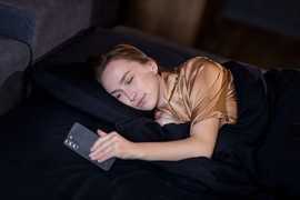 Najpopularniji PSIHIJATAR današnjice GARANTUJE da ako uraditte JEDNU PROSTU STVAR čim se probudite, život će vam momentalno biti SREĆNIJI, a mentalno zdravlje bolje