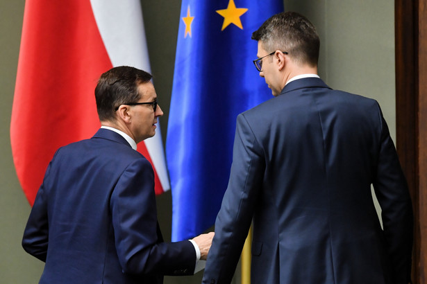 Mateusz Morawiecki i rzecznik rządu Piotr Müller