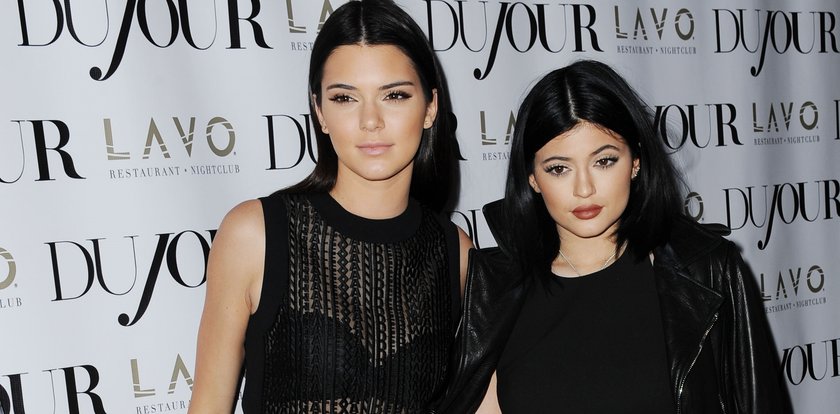 Kendall i Kylie Jenner w crop topach