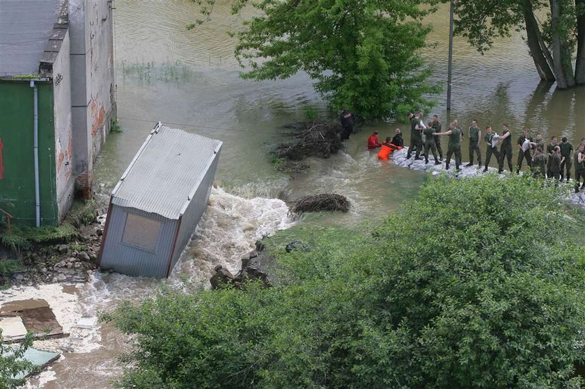 Warszawa broni się przed powodzią