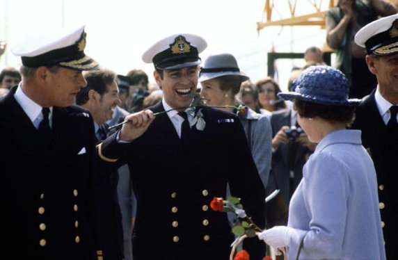 17 września 1982 r. — książę Andrzej wraca z wojny o Falklandy