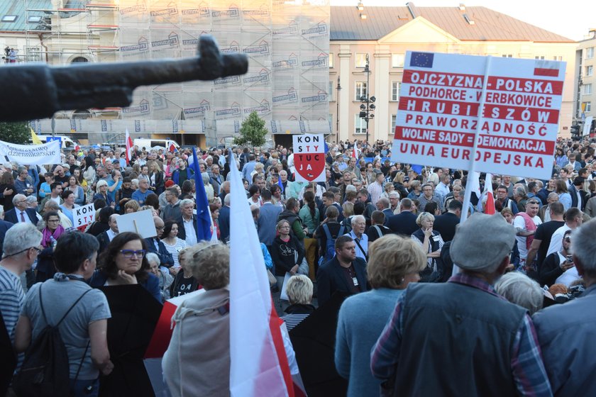 PiS znów w opałach? Ludzie wyszli na ulice