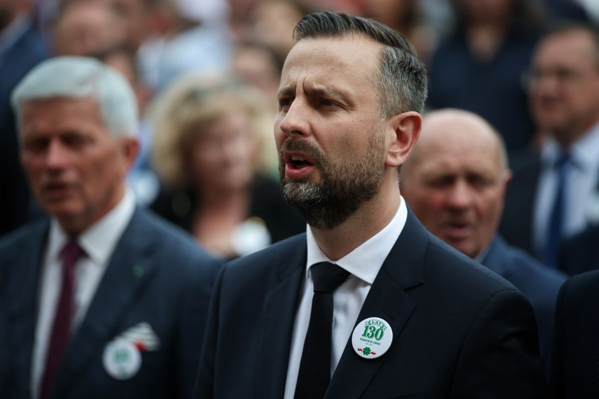 Władysław Kosiniak-Kamysz na zdjęciu. Minister Obrony Narodowej zyskał dodatkowe ułatwienia z zakupie sprzętu.