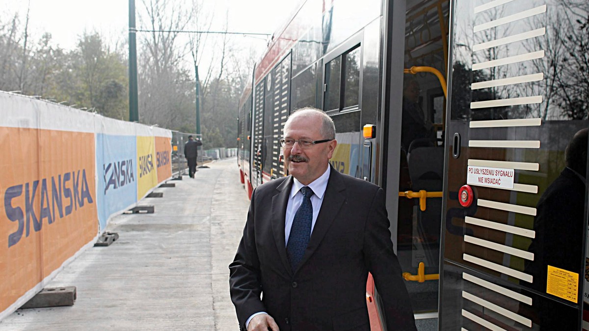 Kościół ewangelicko-augsburski w Katowicach docenił prezydenta tego miasta Piotra Uszoka oraz pośmiertnie biskupa ewangelickiego Tadeusza Szurmana wyróżnieniem "Śląski Szmaragd" - Uszoka za "bycie wzorem samorządowca", a Szurmana za "bycie »Szmaragdem« tej ziemi".