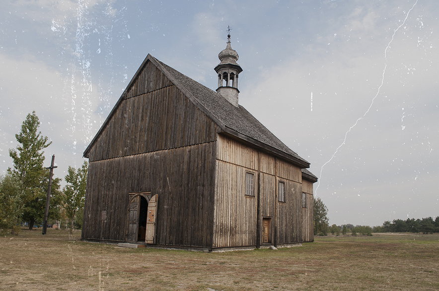 Drewniany kościół na terenie skansenu