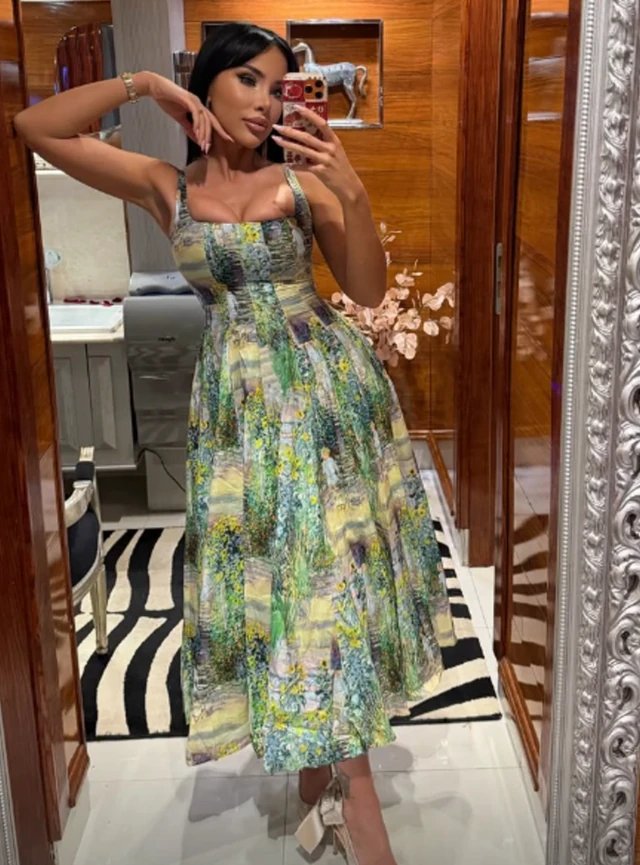 NAJZGODNIJA BAKA NA ESTRADI IMA ČETVORO UNUČADI, a niko ne veruje koliko je NAPUNILA GODINA: Oduvala svećice u MINIĆU! (FOTO)