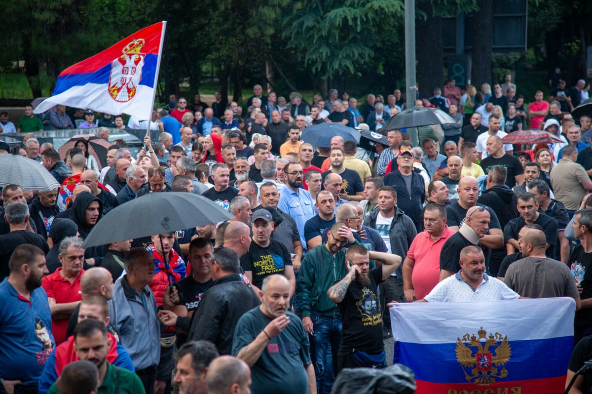 Gorąco na Bałkanach. Tłumy na ulicach