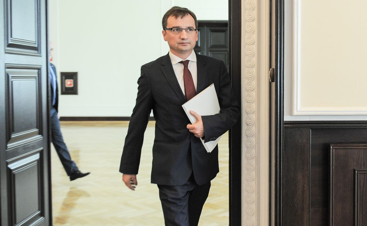 TK odwołał sprawę z 21 czerwca, Ziobro wycofał wniosek. "Skład TK wyznaczono niezgodnie z ustawą"