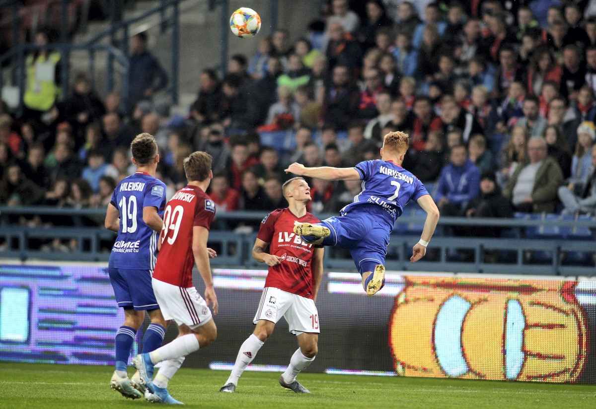 Ekstraklasa: Parzyszek bohaterem meczu z Wisłą. Czwarta z rzędu porażka "Białej Gwiazdy"