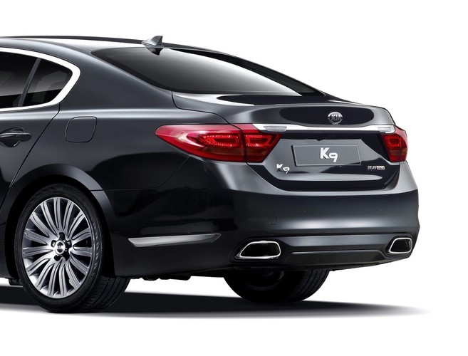 Czarny lakier dodaje elegancji