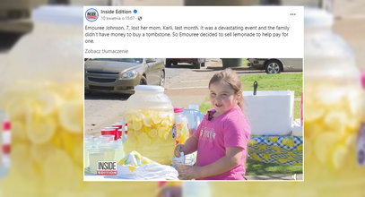 Mała dziewczynka sprzedaje na ulicy lemoniadę, aby uzbierać pieniądze na grób dla swojej mamy