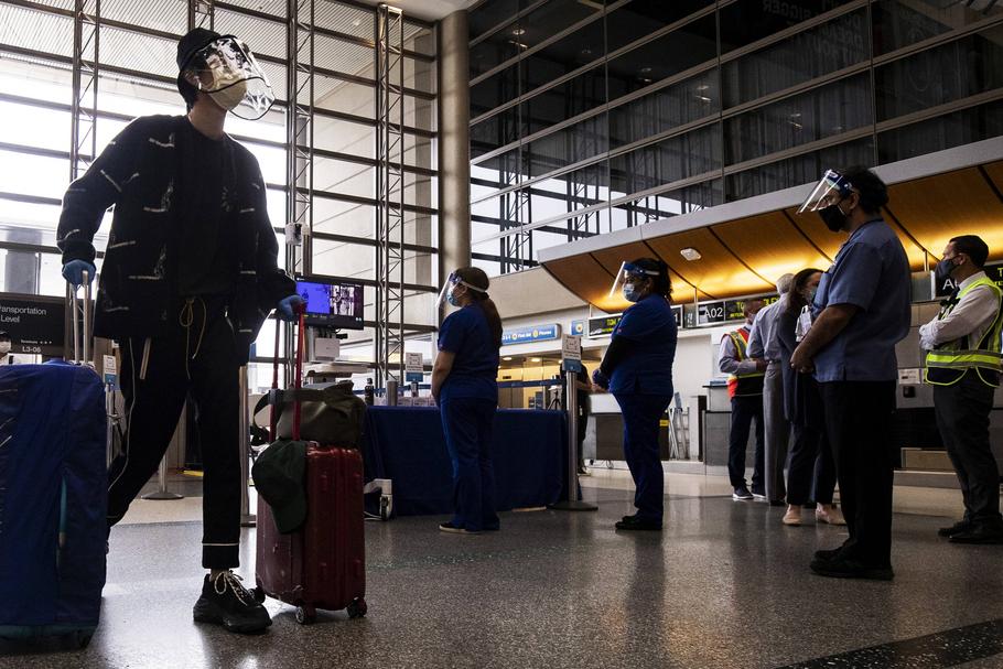 Na europejskich lotniskach na razie nie pojawią się podróżni z USA