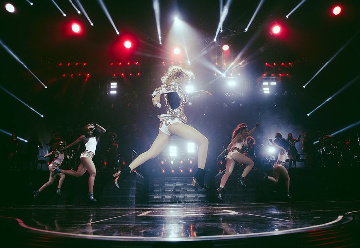 Beyoncé podczas koncertu w Bostonie