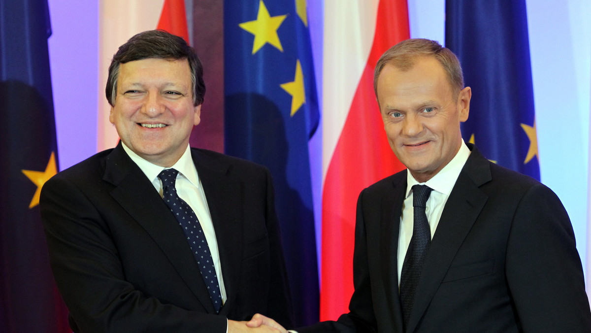 Premier Donald Tusk w Teatrze Wielkim w Warszawie wygłosił przemówienie z okazji inauguracji polskiej prezydencji w Unii Europejskiej. Szef rządu przyznał, że ma świadomość tego, że po uchwaleniu Traktatu z Libzony władza kraju, który przewodniczy Unii jest słabsza. - Wiemy, że Unia Europejska ma swoje mocne instytucje, które opisuje Traktat Lizboński i że inaczej niż kiedyś kraj, który przewodniczy Unii, to nie jakaś nadzwyczajna władza - mówił Tusk. Premier dziękował też Polakom, przekonywał że "Solidarność" wciąż żyje i opowiadał o szczególnym zadaniu, jakie ma Polska.
Onet jest Przyjacielem Polskiej Prezydencji w Unii Europejskiej