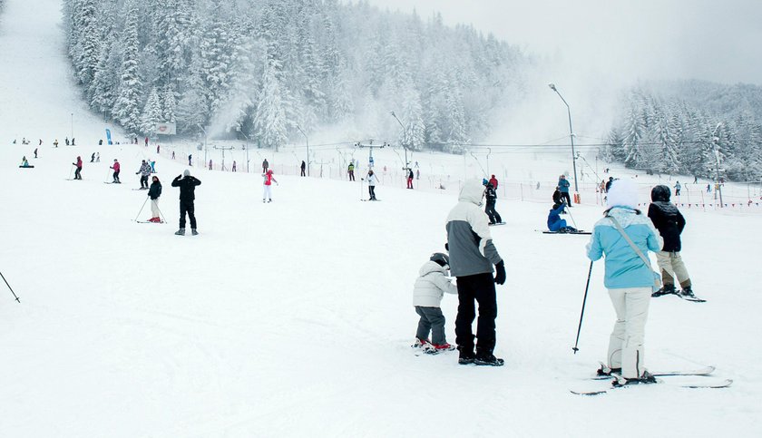 Władza na feriach, a nam każą siedzieć w domu