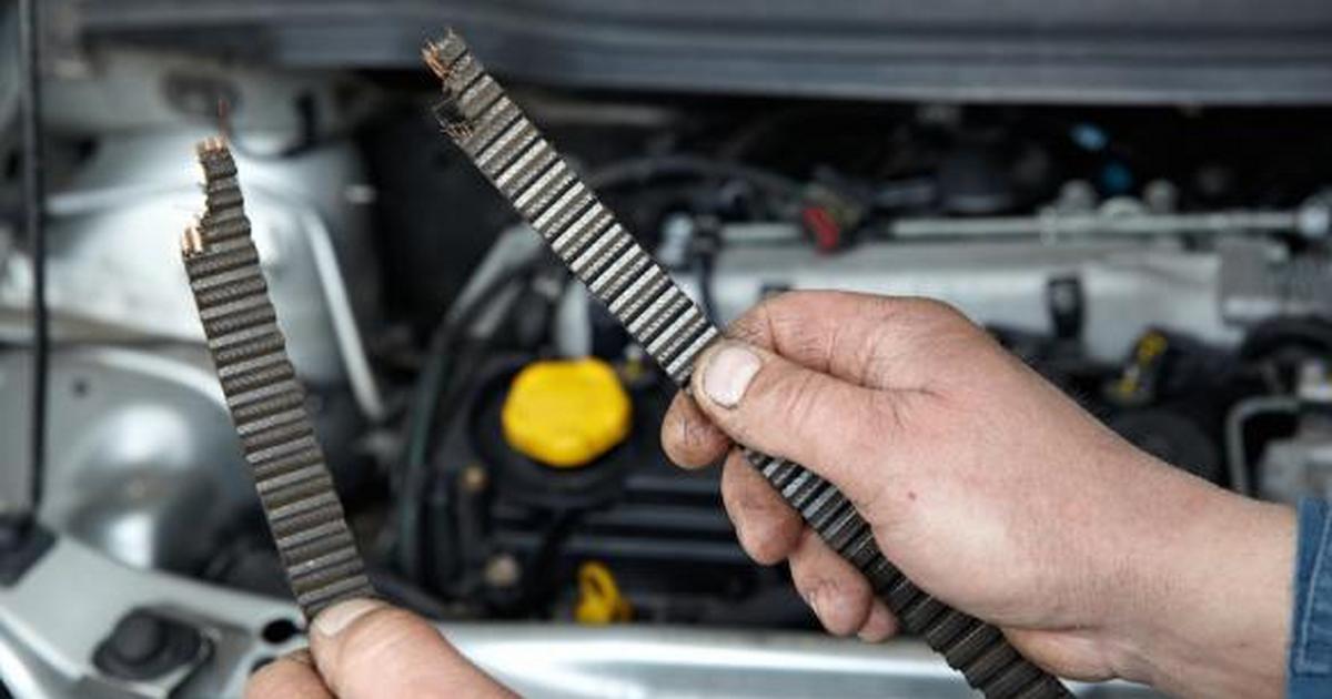 рваный ремень грм. ремень грм. заменить ремень грм. порвался ремень грм форд фиеста. поломка ремня грм.