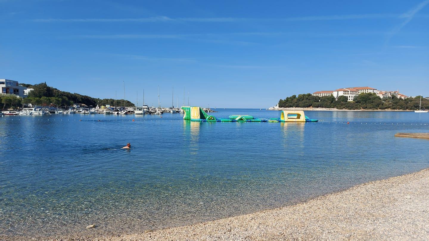 Aj túto sezónu dovolenkuje v Chorvátsku množstvo Slovákov. Takto vyzerajú miesta ich relaxu pri mori.