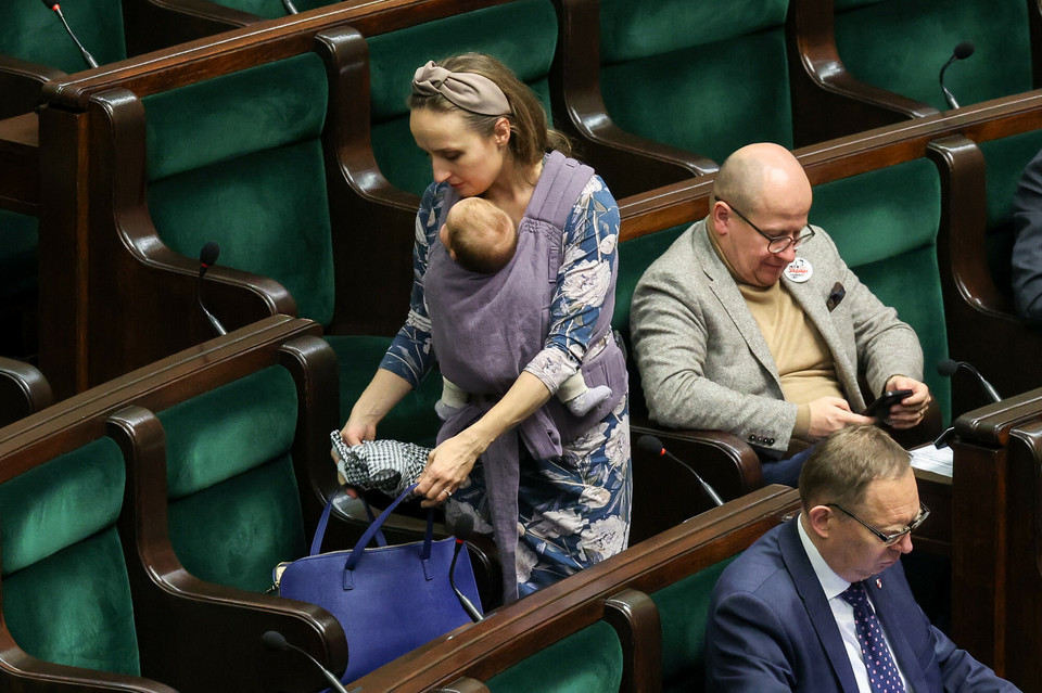 Karina Bosak do Sejmu przyszła z dzieckiem