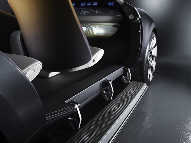 W kabinie jest sześć foteli w trzech rzędach