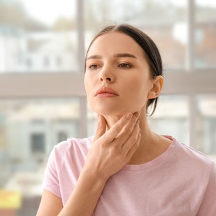 Gombócérzés a torokban: így is jelezhet a reflux betegség