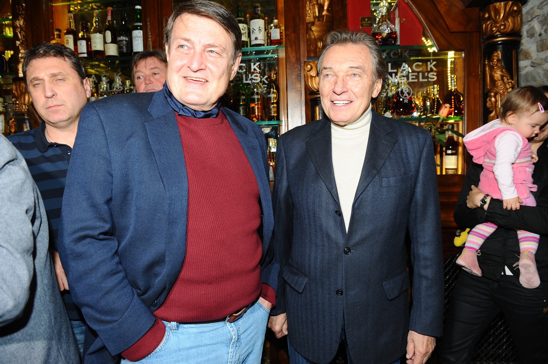Český hudobník a skladateľ Ladislav Štaidl († 75) a Karel Gott († 80).