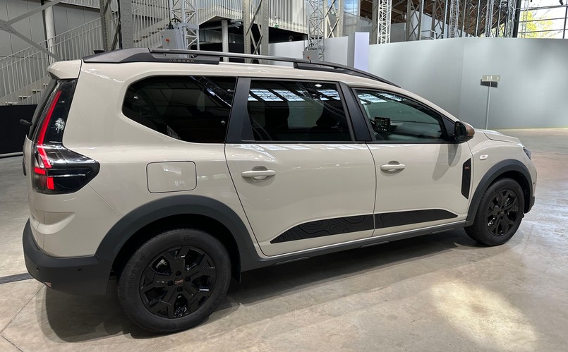 Nowa Dacia Jogger Hybrid 155