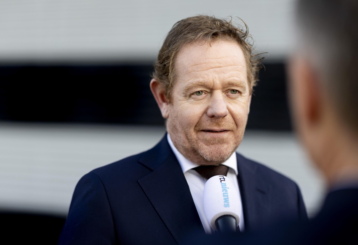 Dutch foreign minister responds to Trump's threat of tariffs amid Greenland takeover tensions