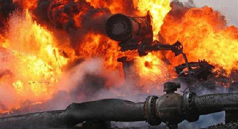 Oil thieves set Agip pipeline ablaze in Niger Delta [bizwatchnigeria]