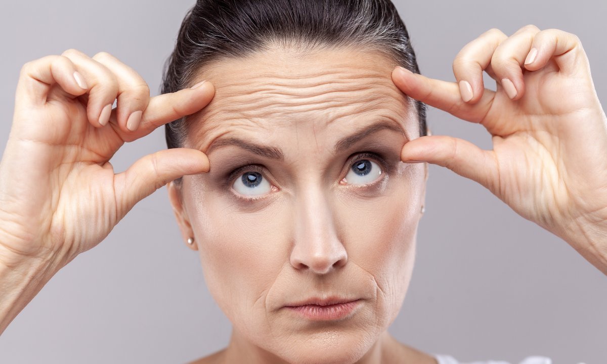 Ten krem to pogromca zmarszczek mimicznych i grawitacyjnych. "Nigdy nie miałam takiej gładkiej buzi"