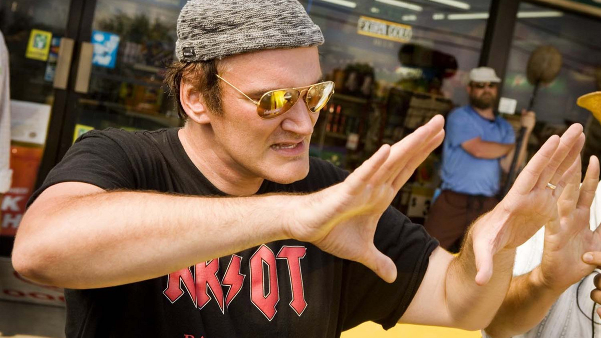 Quentin Tarantino pozwał do sądu swego sąsiada, nagrodzonego Oscarem scenarzystę, twierdząc, że jego tropikalne papugi "wrzeszczą przeraźliwie niczym pterodaktyle" i uniemożliwiają mu pracę nad najnowszym filmem.