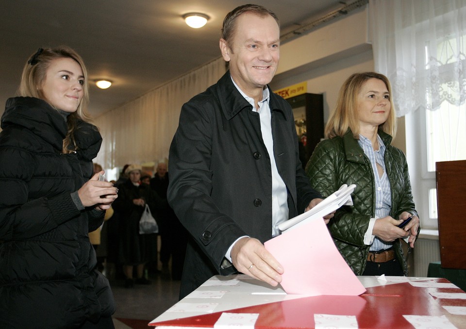 Premier Donald Tusk głosował w Sopocie, fot. PAP/Adam Warżawa