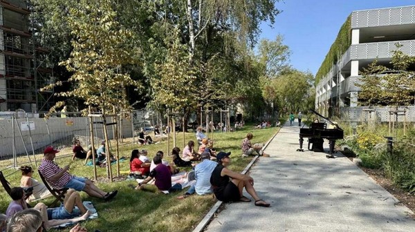 Pierwszy koncert odbył sie na budowie