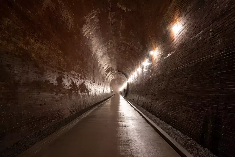 Tunel pod wodospadem Niagara