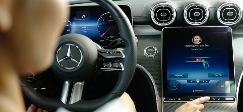 Zapłać samochodem jak telefonem – w Mercedesie to już możliwe