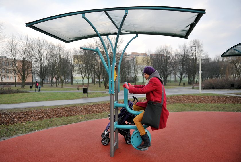 Plac zabaw i siłownia w Parku Podolskim