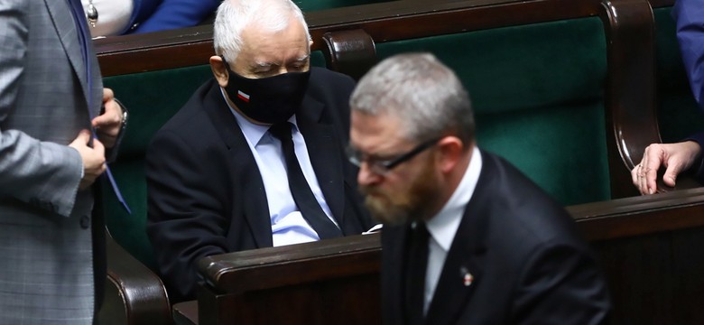 Koalicja Konfederacji z PiS? Europoseł przestrzega. "Nie mieliby żadnych hamulców"