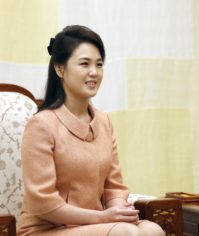 Ri Sol Ju, soția liderului nord-coreean Kim Jong Un la Summit-ul intercoreean din 2018 de la Panmunjom, pe 27 aprilie 2018.