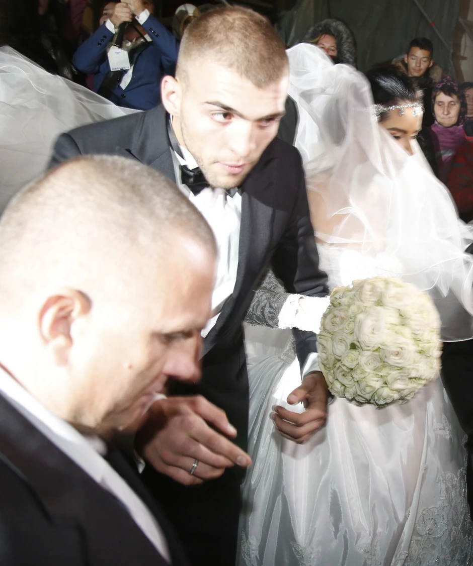 Veljko pokazao burmu na venčanju