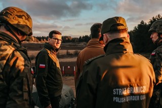 Morawiecki: Pracujemy nad polepszeniem warunków bytowych żołnierzy na granicy