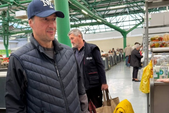 MLADI LUK, ROTKVICE I KUPUS SALATA Voditelj se vratio u Srbiju i uživa u domaćoj hrani:  "Prolećna, organska ishrana"